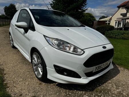 FORD FIESTA VAN 1.6 TDCi Sport Panel Van 3dr